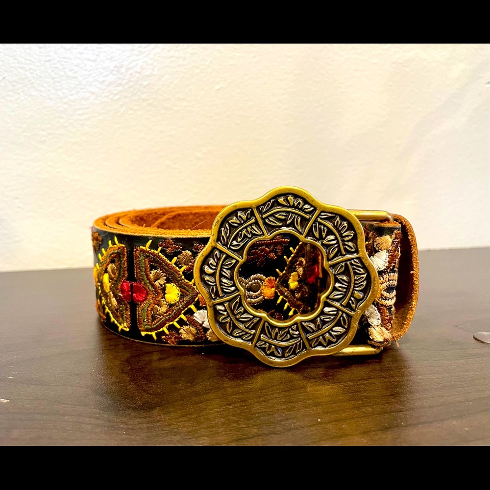 Lucky Brand Leather/Stitched Belt: Sz LG